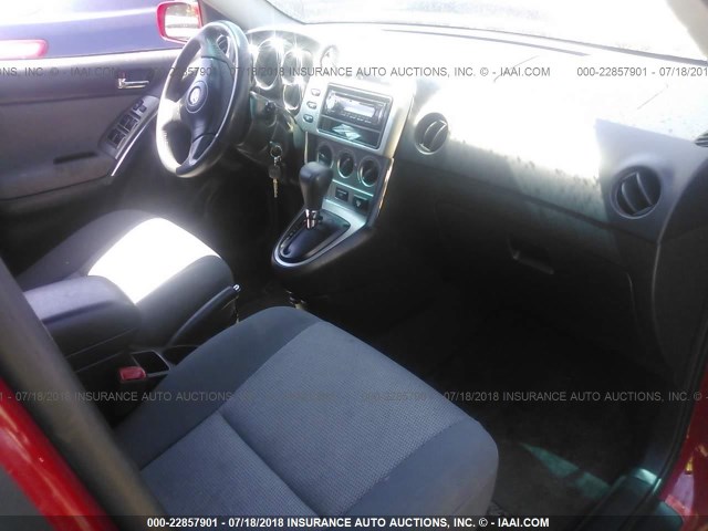 2T1KR32E85C361238 - 2005 TOYOTA COROLLA MATRIX XR RED photo 5