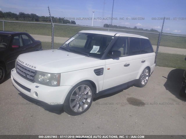 SALSH23478A136989 - 2008 LAND ROVER RANGE ROVER SPORT SUPERCHARGED WHITE photo 2