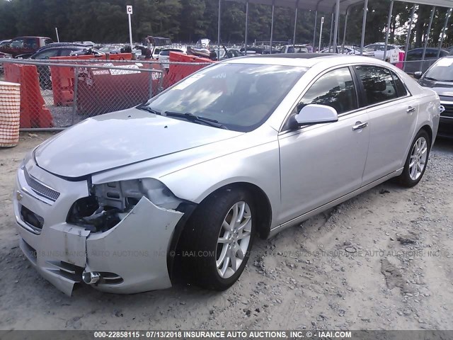 1G1ZE5EB8AF321825 - 2010 CHEVROLET MALIBU LTZ ვერცხლისფერი ფოტო 2