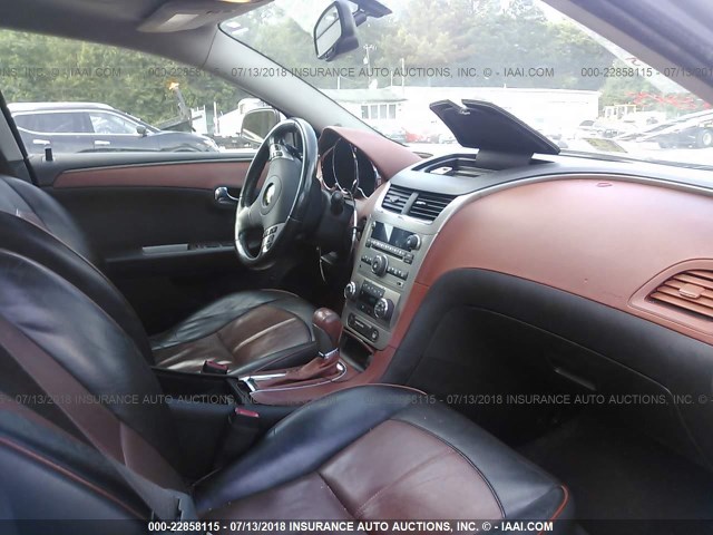 1G1ZE5EB8AF321825 - 2010 CHEVROLET MALIBU LTZ ვერცხლისფერი ფოტო 5