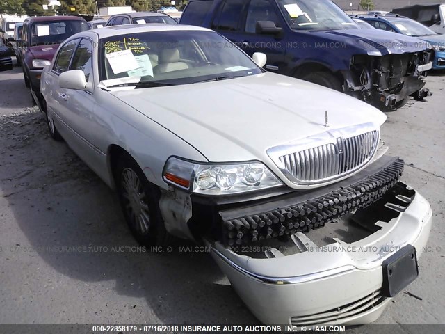 1LNHM82W65Y629595 - 2005 LINCOLN TOWN CAR SIGNATURE LIMITED WHITE photo 1