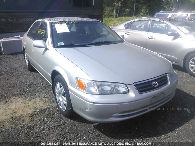 4T1BG22KXYU638674 - 2000 TOYOTA CAMRY CE/LE/XLE 银色 照片 1
