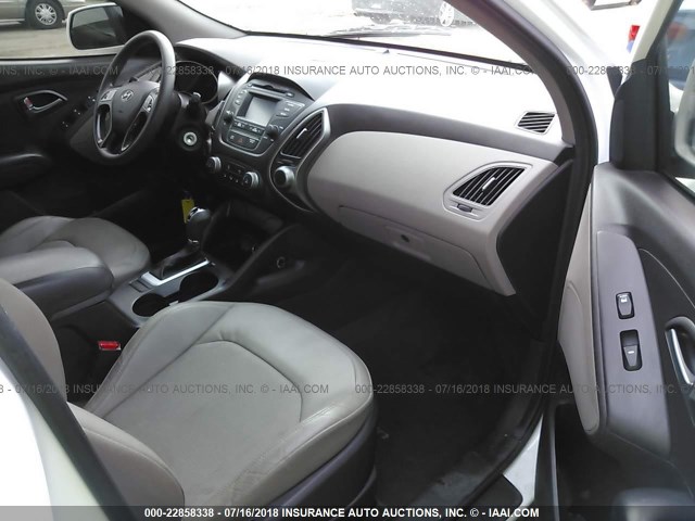 KM8JT3AF9FU959801 - 2015 HYUNDAI TUCSON GLS WHITE photo 5