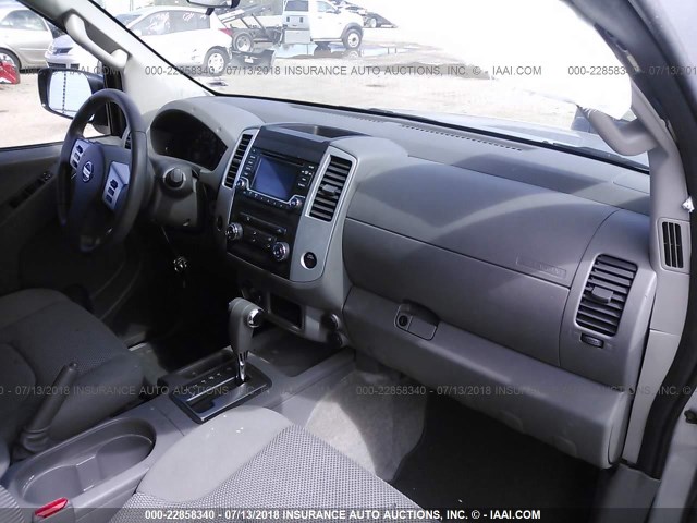 1N6AD0EV3FN704358 - 2015 NISSAN FRONTIER S/SV/SL/PRO-4X SILVER photo 5