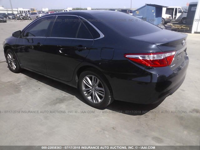 4T1BF1FK8HU680669 - 2017 TOYOTA CAMRY LE/XLE/SE/XSE 绿色 照片 3