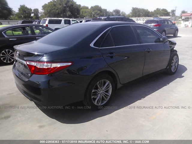 4T1BF1FK8HU680669 - 2017 TOYOTA CAMRY LE/XLE/SE/XSE 绿色 照片 4