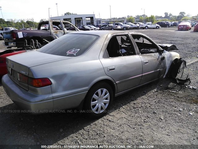 JT2BG22K8Y0477164 - 2000 TOYOTA CAMRY CE/LE/XLE GRAY photo 4