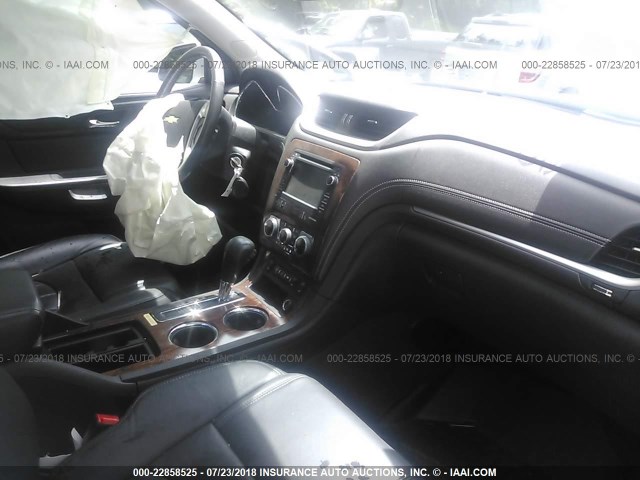 1GNKVJKD0EJ271018 - 2014 CHEVROLET TRAVERSE LTZ SILVER photo 5