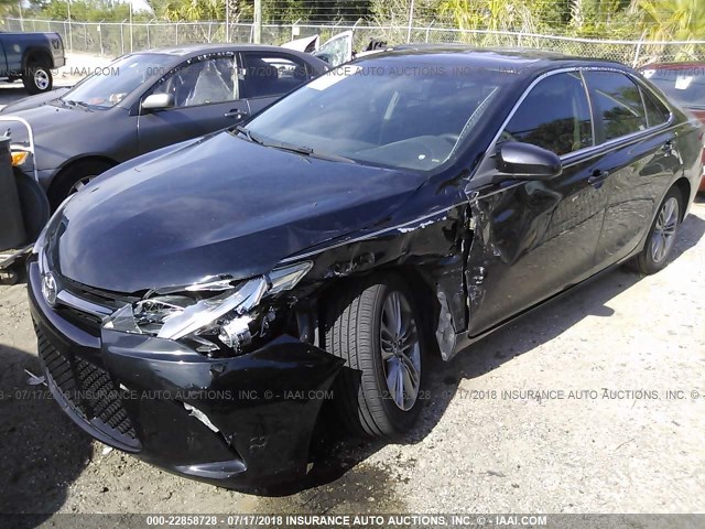 4T1BF1FK1FU093307 - 2015 TOYOTA CAMRY LE/XLE/SE/XSE 黑色 照片 2