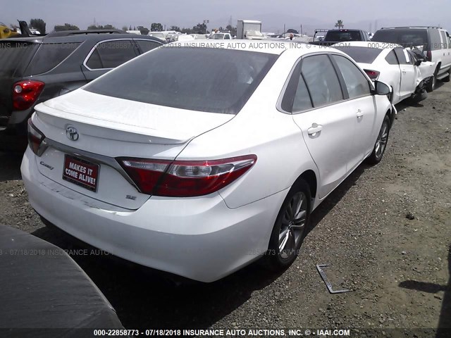 4T1BF1FK8GU247254 - 2016 TOYOTA CAMRY LE/XLE/SE/XSE WHITE photo 4