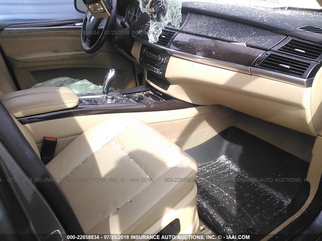 5UXZW0C57BL661828 - 2011 BMW X5 XDRIVE35D SILVER photo 5