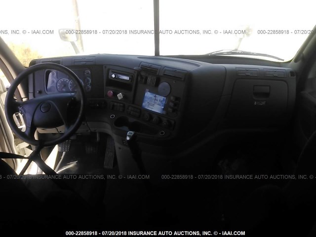 1FUJGLDR8BLAY1742 - 2011 FREIGHTLINER CASCADIA 125  Unknown photo 5