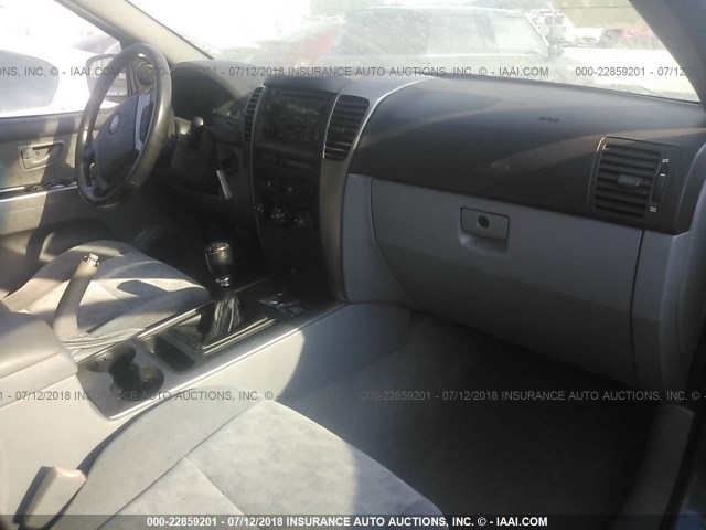 KNDJC733X65525380 - 2006 KIA SORENTO EX/LX GRAY photo 5