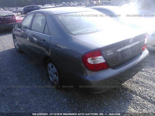 4T1BF32K22U515094 - 2002 TOYOTA CAMRY LE/XLE/SE ნაცრისფერი ფოტო 3