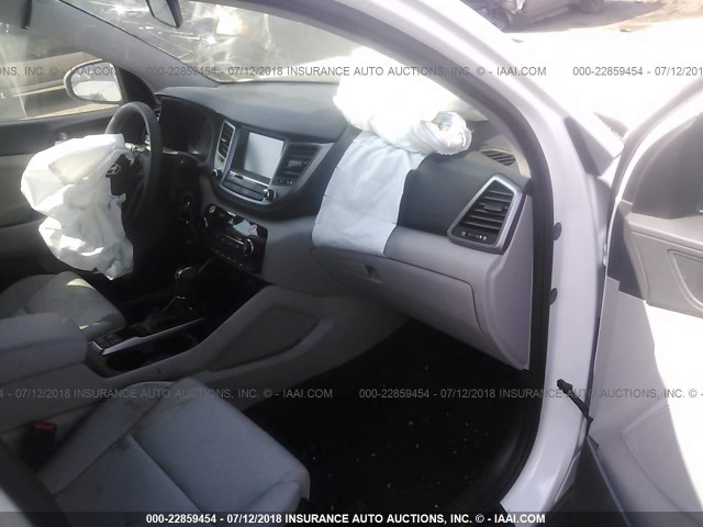 KM8J3CA43JU629613 - 2018 HYUNDAI TUCSON LIMITED/SPORT AND ECO/SE WHITE photo 5