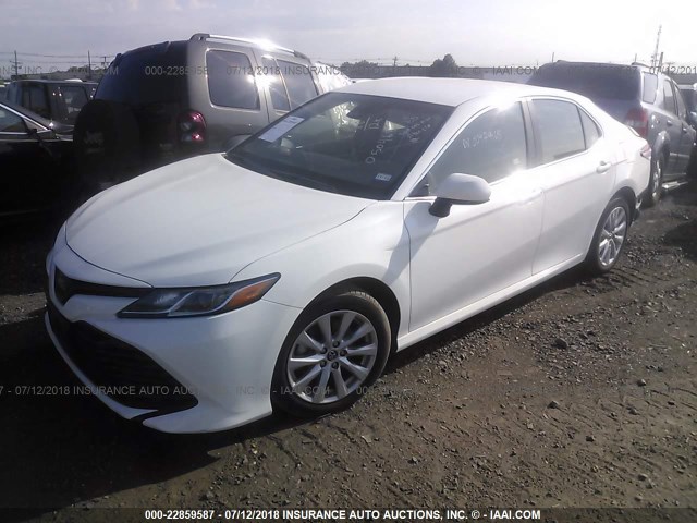 JTNB11HK5J3050468 - 2018 TOYOTA CAMRY L/LE/XLE/SE/XSE WHITE photo 2