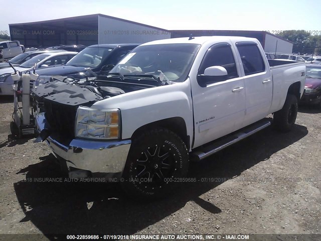 1GCHK63K09F131761 - 2009 CHEVROLET SILVERADO K2500 HEAVY DUTY LTZ WHITE photo 2