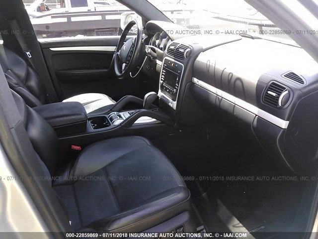 WP1AD29P19LA64482 - 2009 PORSCHE CAYENNE GTS SILVER photo 5