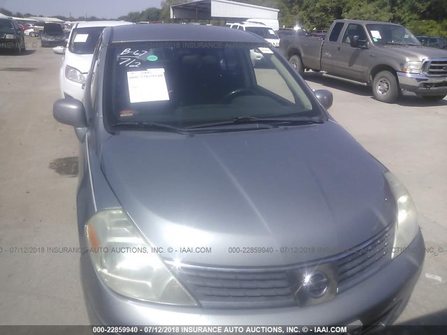 3N1BC13E19L357980 - 2009 NISSAN VERSA S/SL GRAY photo 6