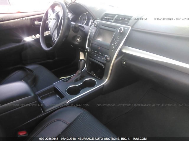 4T1BF1FK4FU914271 - 2015 TOYOTA CAMRY LE/XLE/SE/XSE GRAY photo 5