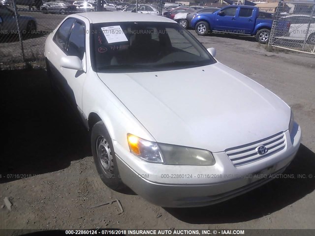 JT2BG28K3X0345855 - 1999 TOYOTA CAMRY LE/XLE WHITE photo 1