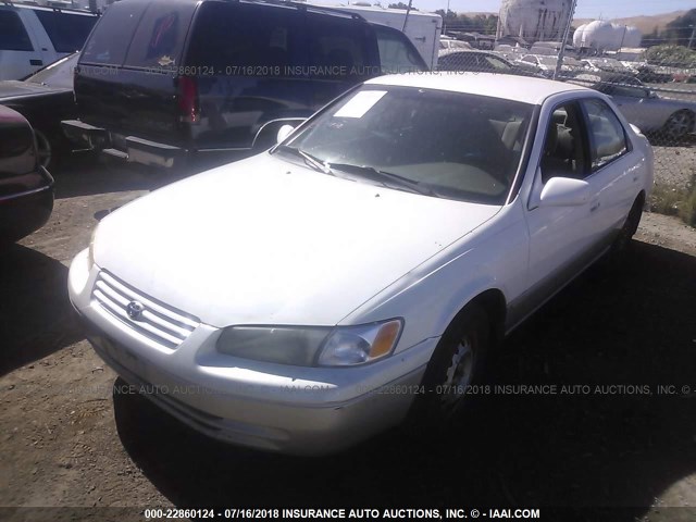 JT2BG28K3X0345855 - 1999 TOYOTA CAMRY LE/XLE WHITE photo 2