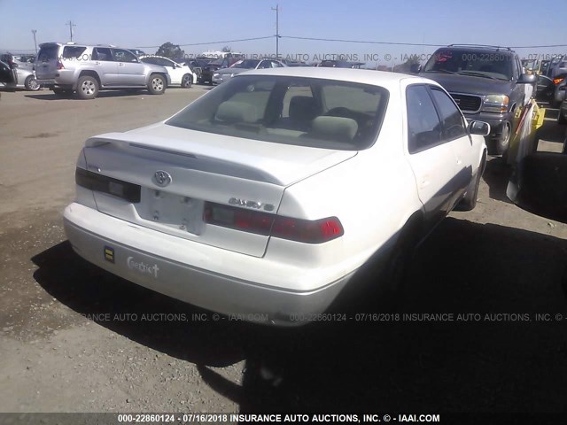 JT2BG28K3X0345855 - 1999 TOYOTA CAMRY LE/XLE WHITE photo 4