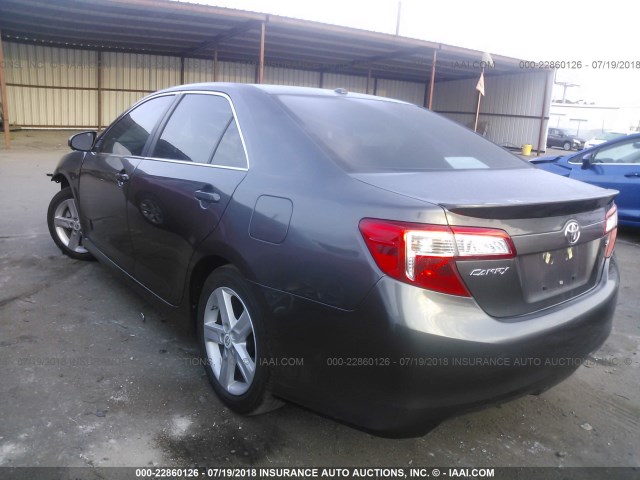 4T1BF1FKXCU086948 - 2012 TOYOTA CAMRY SE/LE/XLE GRAY photo 3