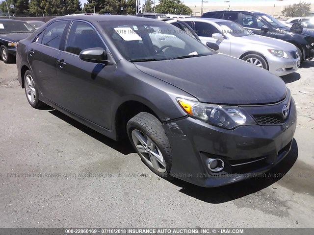 4T1BF1FK2EU828651 - 2014 TOYOTA CAMRY L/SE/LE/XLE ნაცრისფერი ფოტო 1