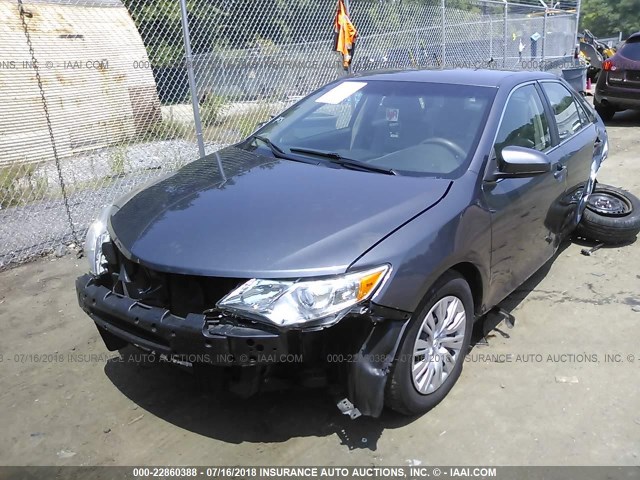 4T4BF1FK9ER426101 - 2014 TOYOTA CAMRY L/SE/LE/XLE GRAY photo 2