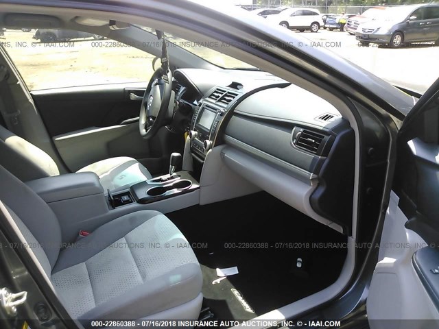 4T4BF1FK9ER426101 - 2014 TOYOTA CAMRY L/SE/LE/XLE 灰色 照片 5