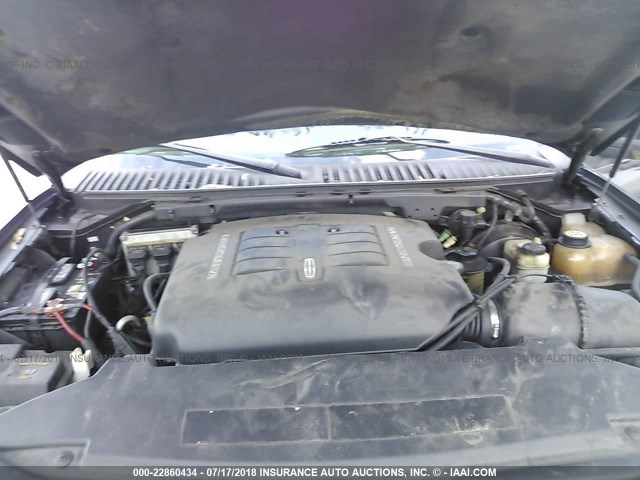 5LMFU27R03LJ46943 - 2003 LINCOLN NAVIGATOR 黑色 照片 10