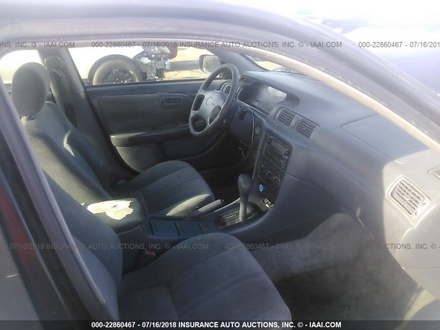 JT2BG22K5Y0478045 - 2000 TOYOTA CAMRY CE/LE/XLE GRAY photo 5