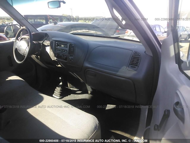 1FTRF18W3XNA96465 - 1999 FORD F150 SILVER photo 5