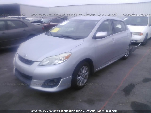 2T1KU4EE2AC414946 - 2010 TOYOTA COROLLA MATRIX  SILVER photo 2