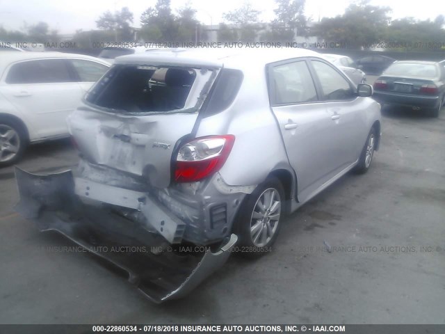 2T1KU4EE2AC414946 - 2010 TOYOTA COROLLA MATRIX  SILVER photo 4