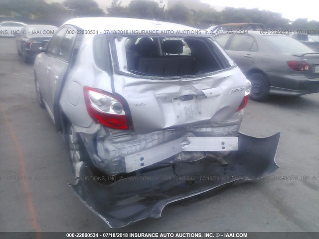 2T1KU4EE2AC414946 - 2010 TOYOTA COROLLA MATRIX  SILVER photo 6