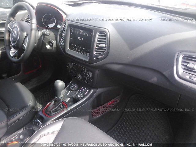 3C4NJDDB3JT441552 - 2018 JEEP COMPASS TRAILHAWK BLACK photo 5