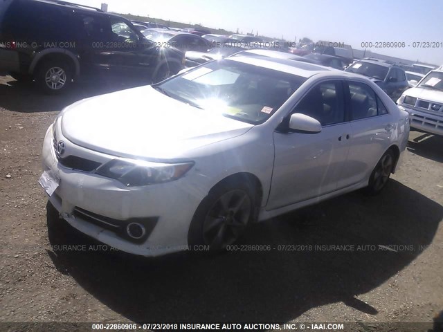 4T1BF1FK9CU633269 - 2012 TOYOTA CAMRY SE/LE/XLE WHITE photo 2