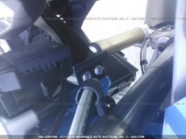 WB10A6103HZ656082 - 2017 BMW R1200 GS BLUE photo 10