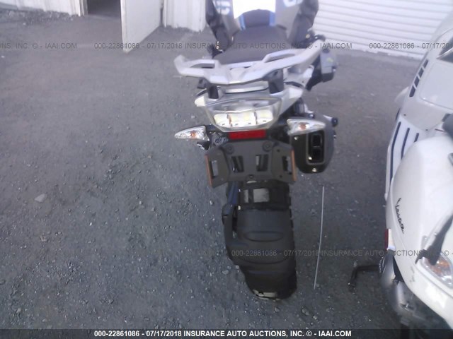 WB10A6103HZ656082 - 2017 BMW R1200 GS BLUE photo 6