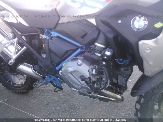 WB10A6103HZ656082 - 2017 BMW R1200 GS BLUE photo 8