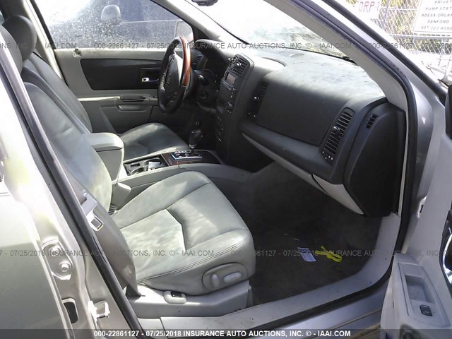 1GYEE63A440142611 - 2004 CADILLAC SRX SILVER photo 5