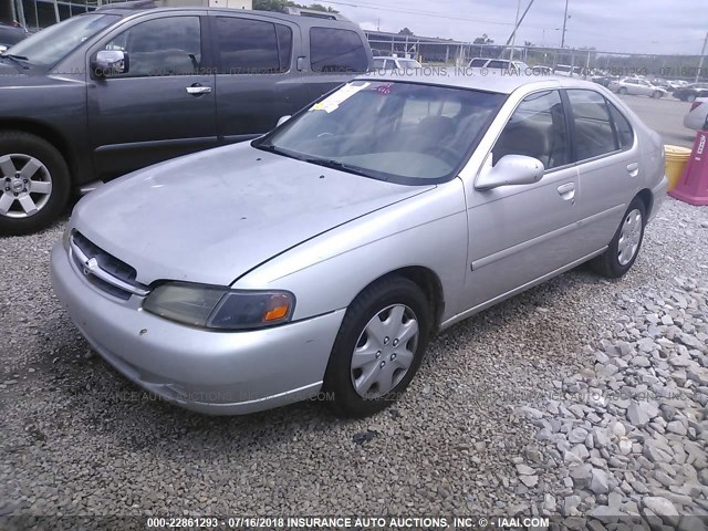 1N4DL01DXWC261630 - 1998 NISSAN ALTIMA XE/GXE/SE/GLE SILVER photo 2