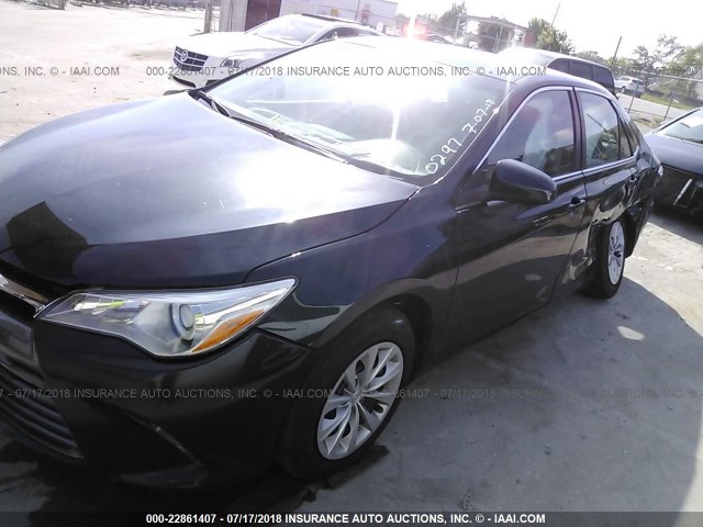 4T4BF1FKXFR510297 - 2015 TOYOTA CAMRY LE/XLE/SE/XSE 黑色 照片 2