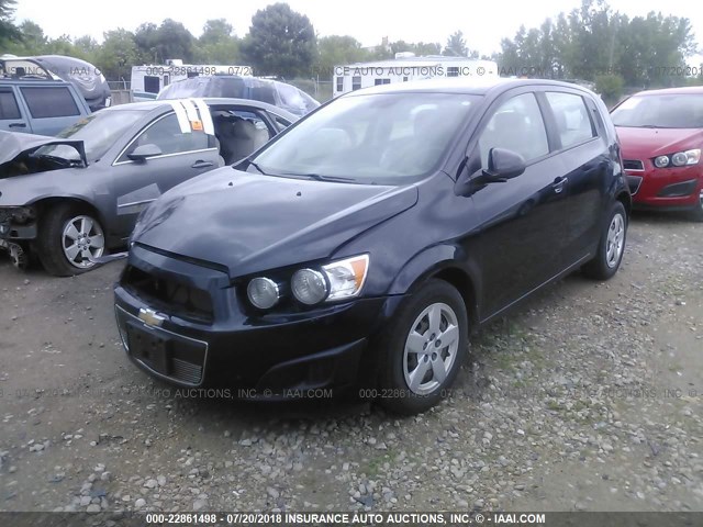 1G1JB6SH8D4114890 - 2013 CHEVROLET SONIC LS 黑色 照片 2