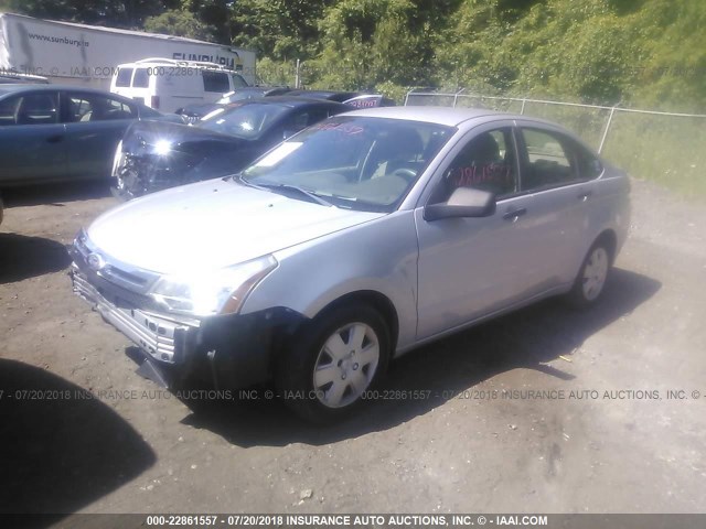 1FAHP34N78W278995 - 2008 FORD FOCUS S/SE SILVER photo 2