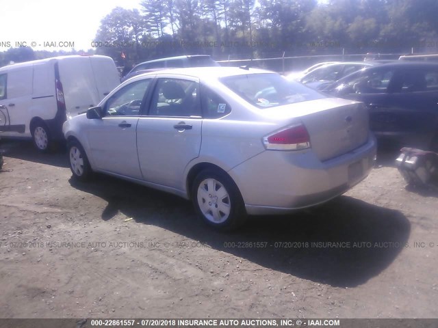 1FAHP34N78W278995 - 2008 FORD FOCUS S/SE SILVER photo 3