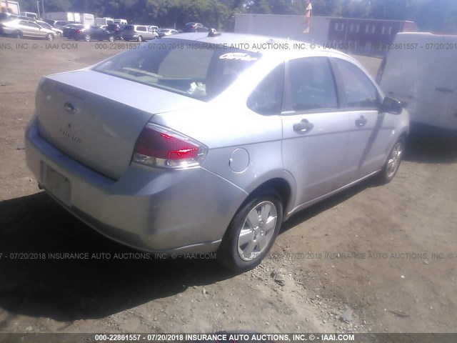 1FAHP34N78W278995 - 2008 FORD FOCUS S/SE SILVER photo 4