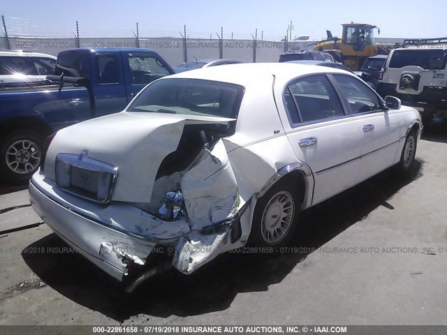 1LNFM83W7WY724030 - 1998 LINCOLN TOWN CAR CARTIER WHITE photo 4